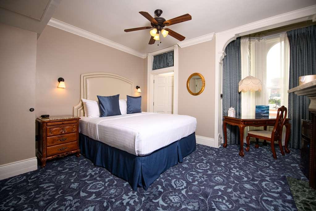Horton Grand Hotel San Diego Room photo