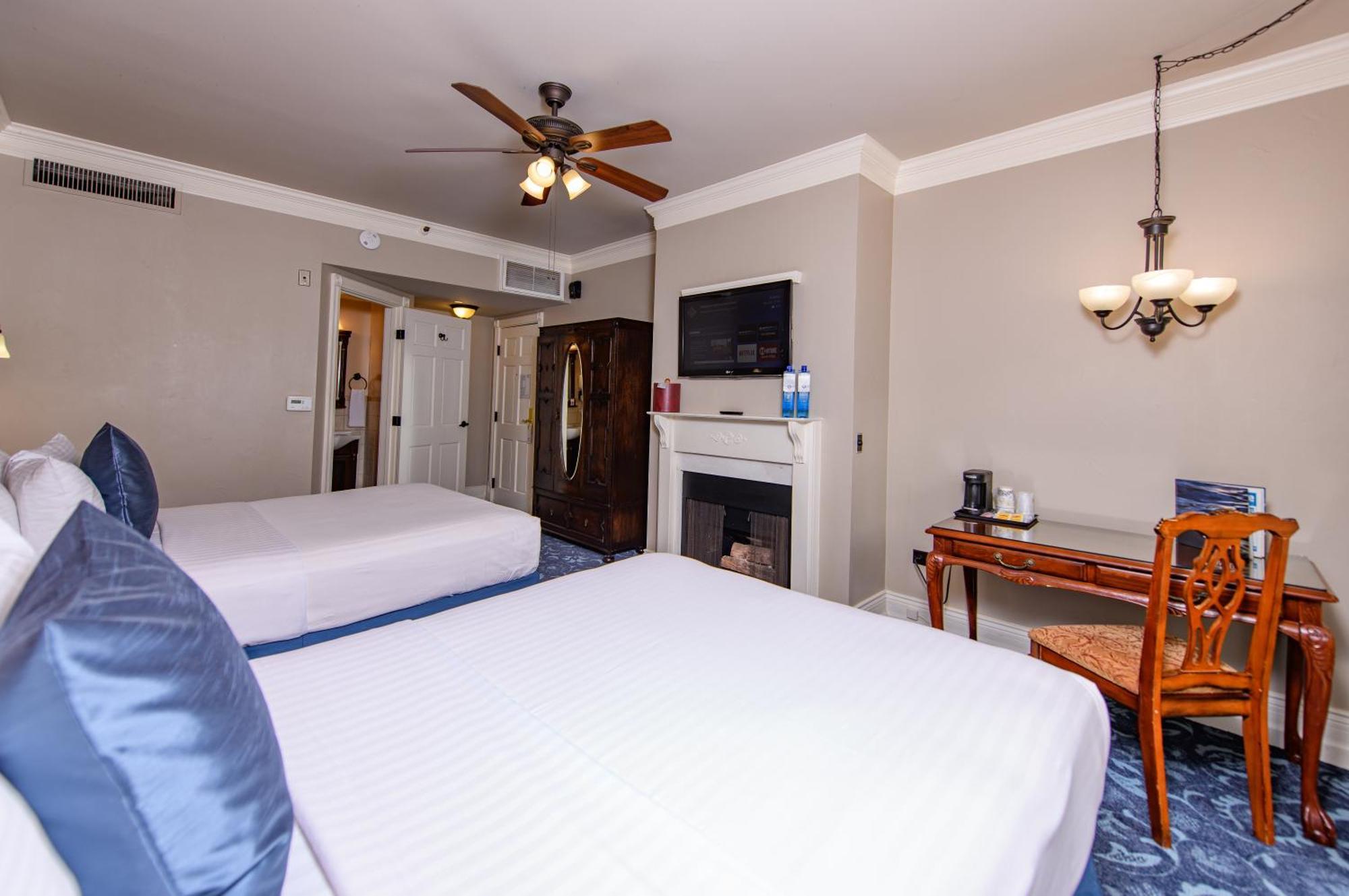 Horton Grand Hotel San Diego Room photo