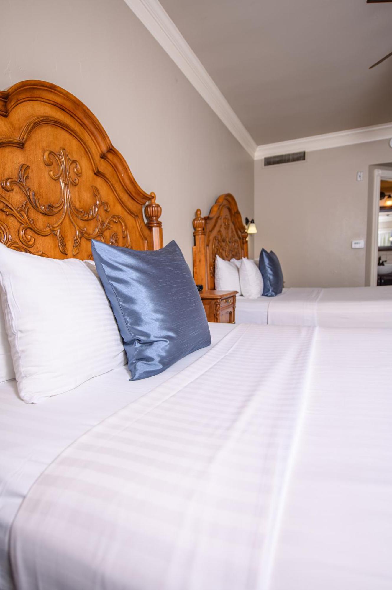 Horton Grand Hotel San Diego Room photo