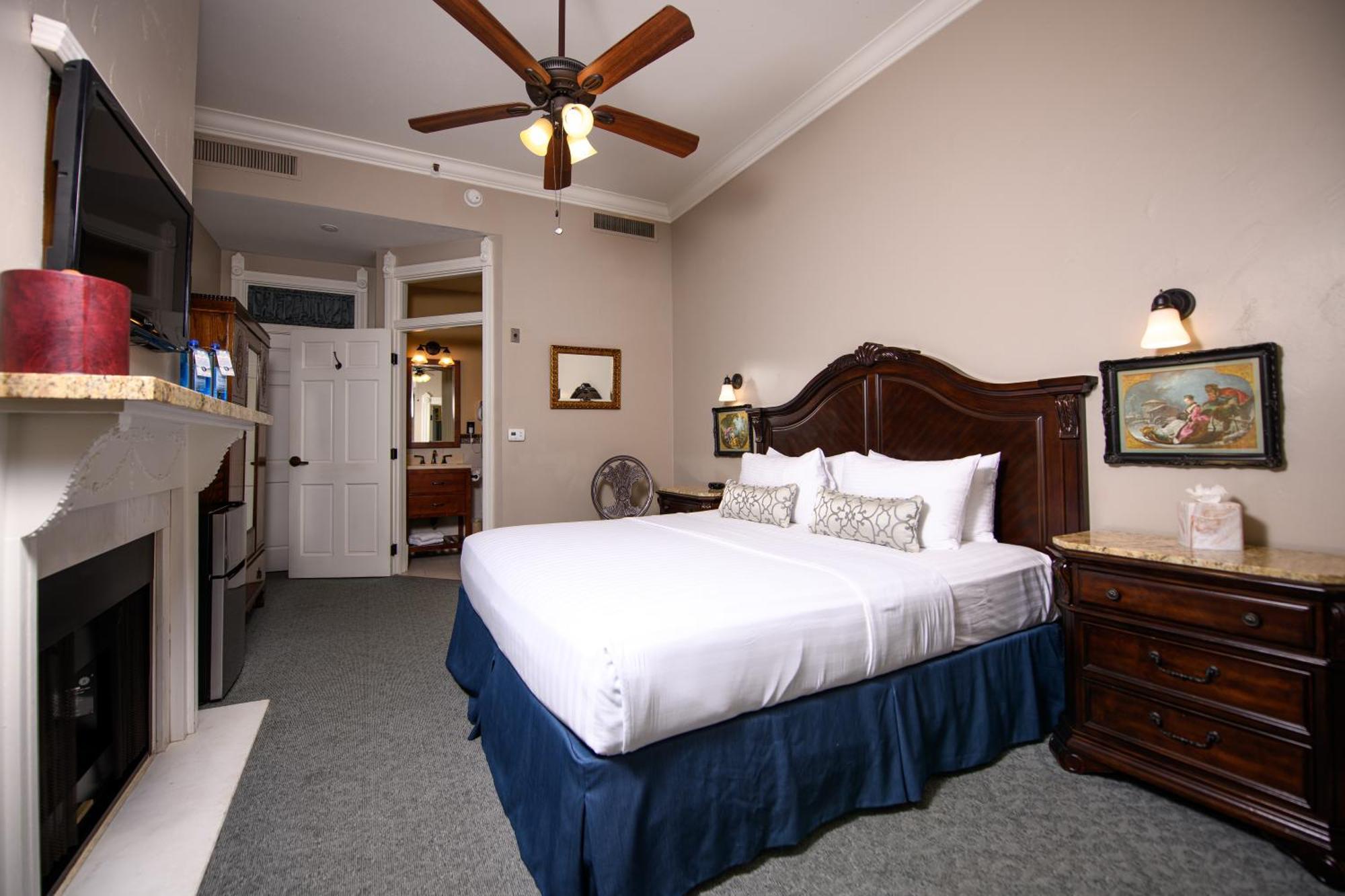 Horton Grand Hotel San Diego Room photo