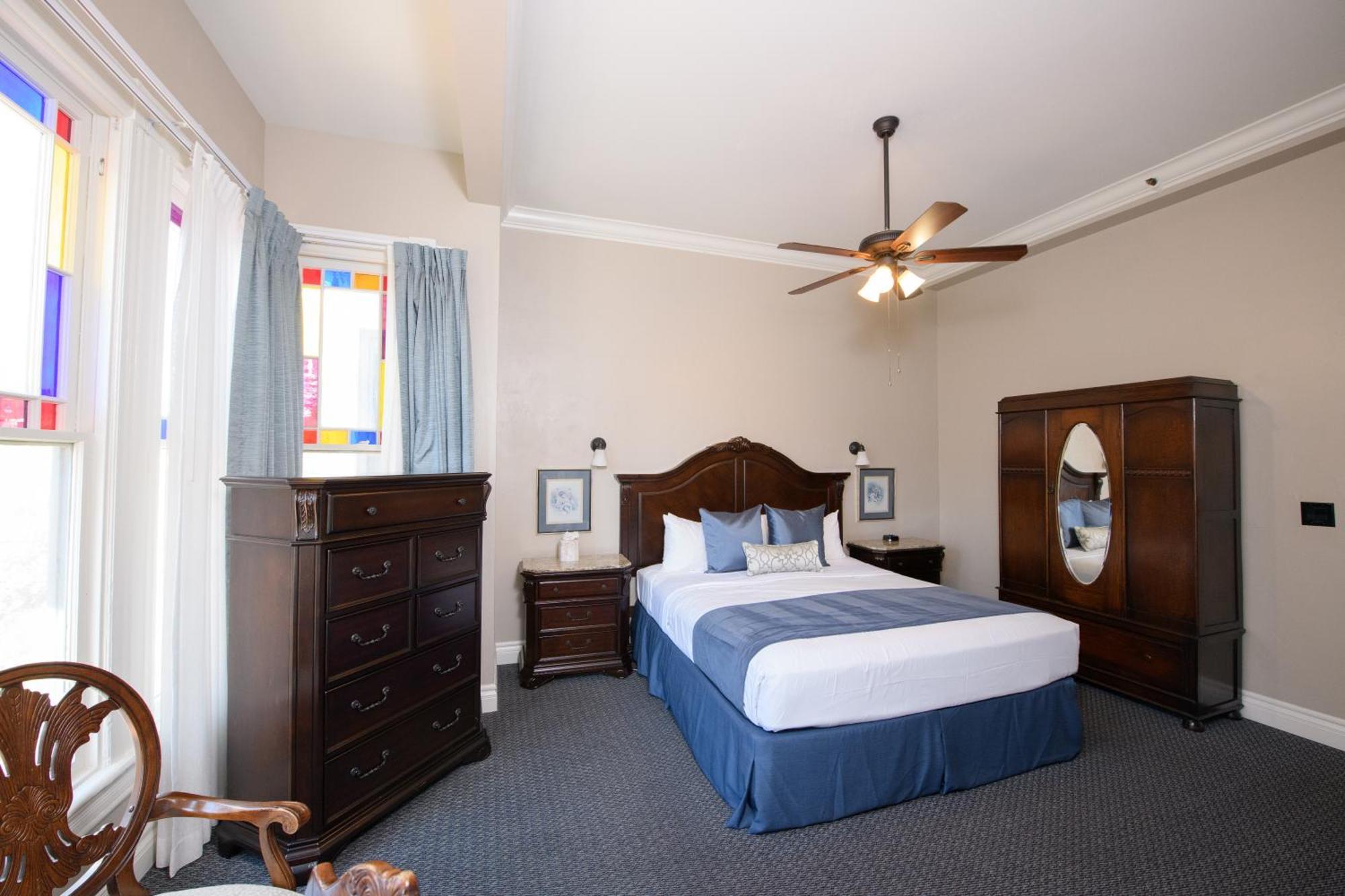 Horton Grand Hotel San Diego Room photo