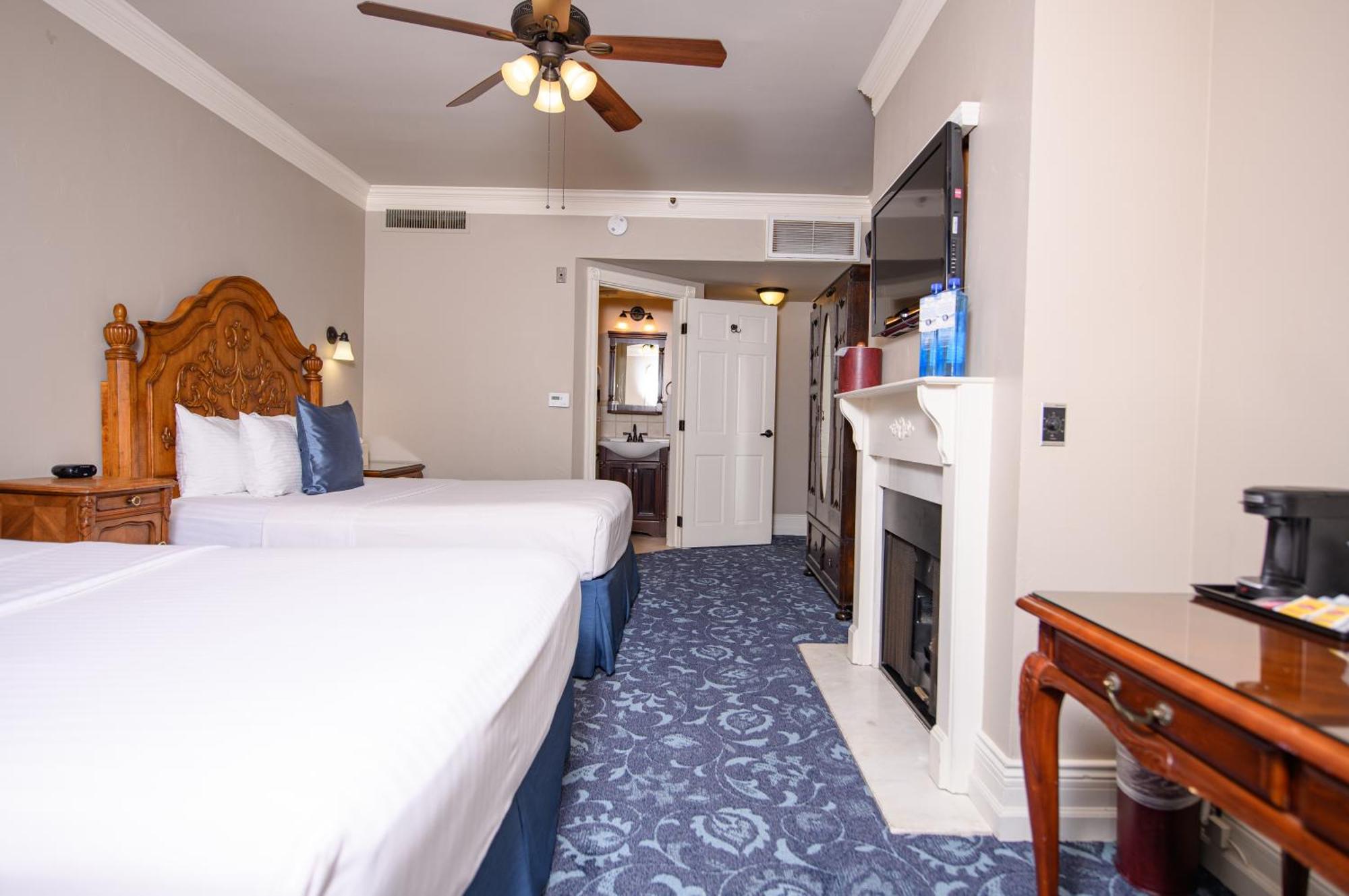 Horton Grand Hotel San Diego Room photo